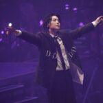 Suga si esibisce sul palco durante il suo concerto "D-DAY in SEOUL", alla Jamsil Arena di Seoul, domenica. Per gentile concessione di BigHit Music