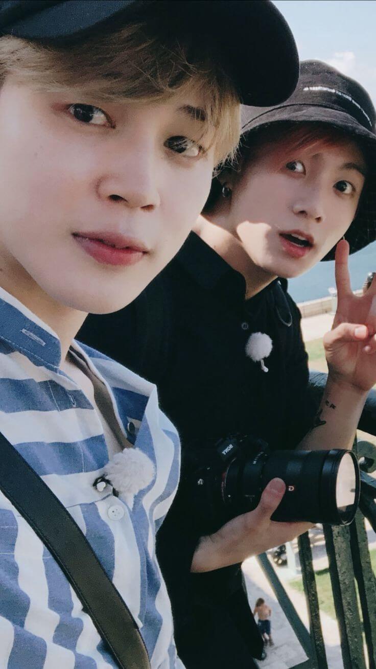 Jimin e Jung kook durante il viaggio a Malta