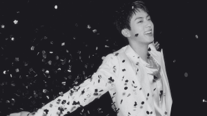 Jin: “I BTS amano così tanto ARMY, ed è logico fare del nostro meglio per le persone che amiamo, giusto?”. – Weverse Magazine