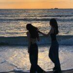 2 girls