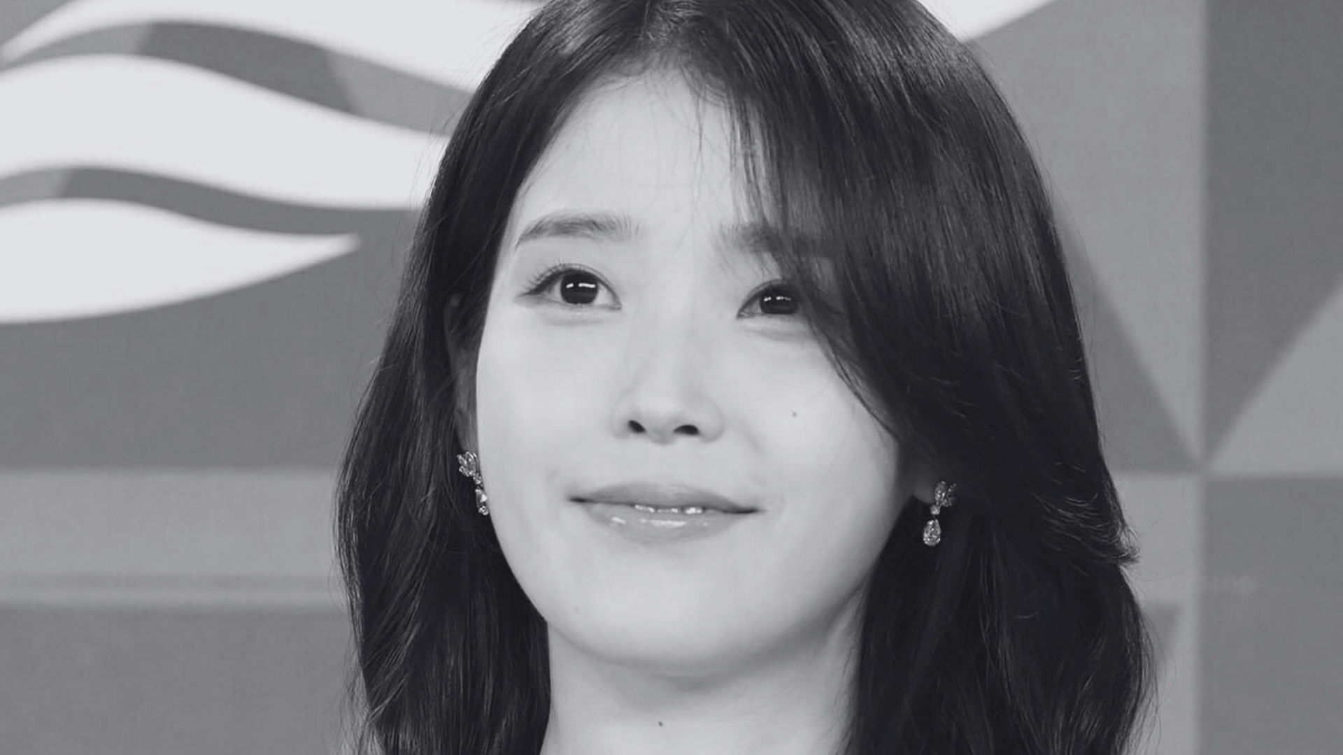 IU vince come Miglior Attrice ai Blue Dragon Series Awards