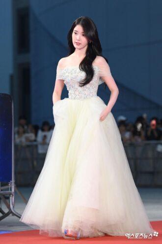 IU vince come Miglior Attrice ai Blue Dragon Series Awards