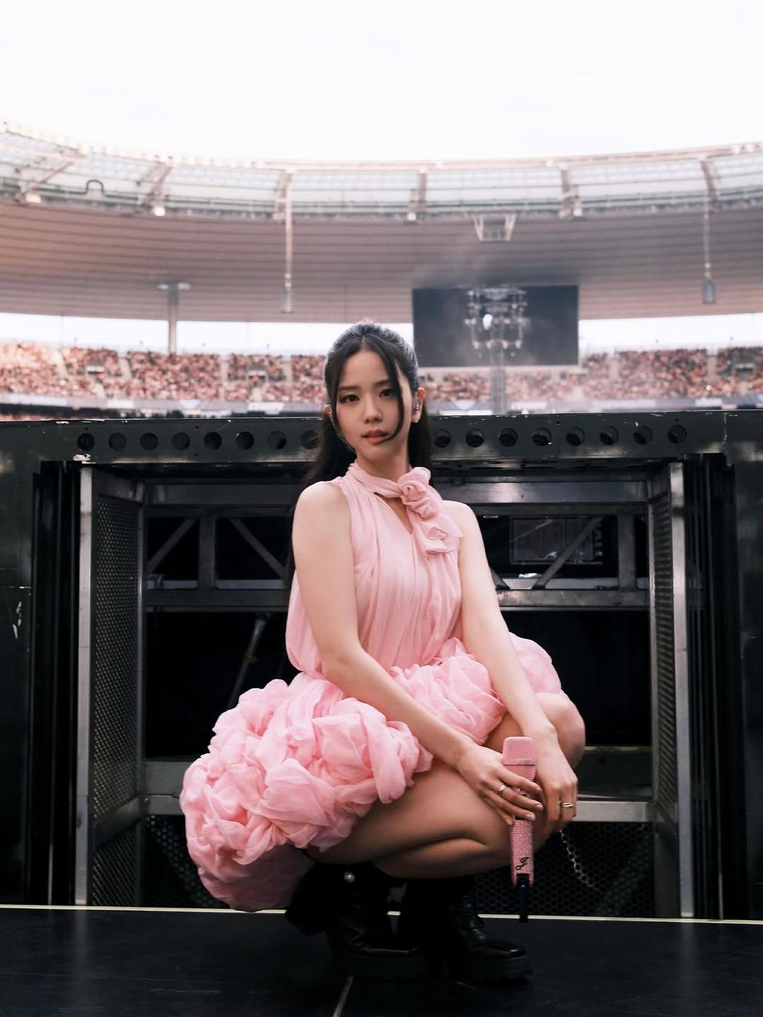 Jisoo in Dior | Credits Sooyaaa (Instagram)