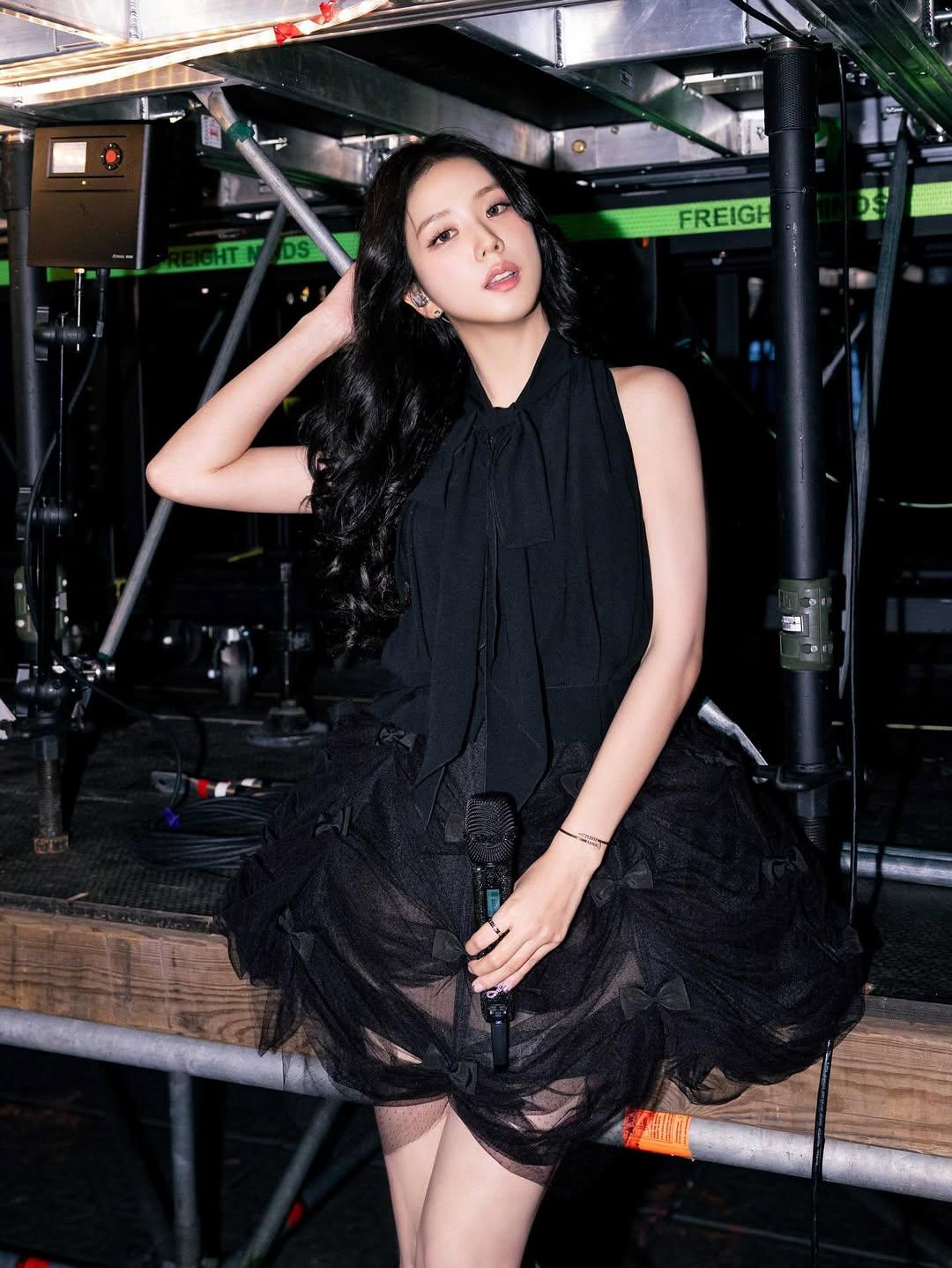 Jisoo in Dior | Credits Sooyaaa (Instagram)