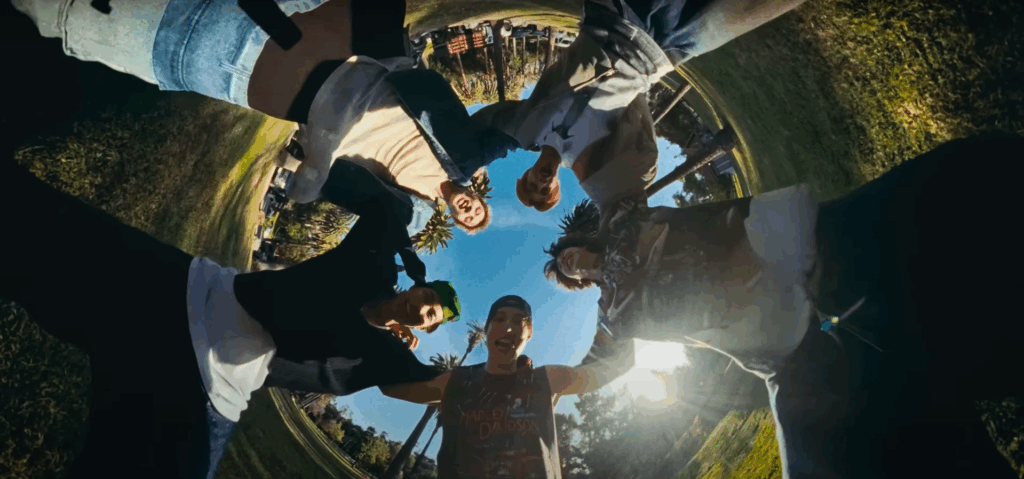 Uno screenshot dal MV di GO! - impossibile immortalarli fermi!! | Credits Big Hit Music