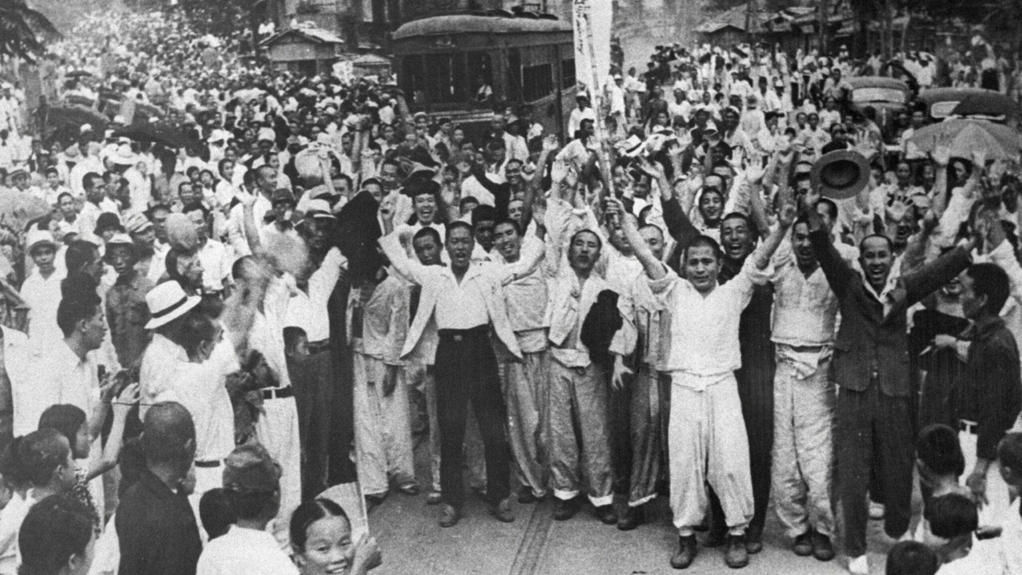 Coreani festeggiano la loro liberazione, 1945 | Fonte Wikipedia