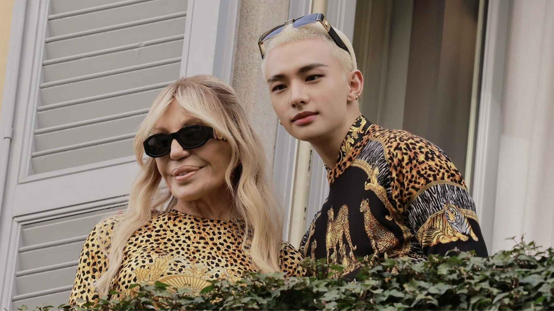 Hyunjin degli Stray Kids con Donatella Versace