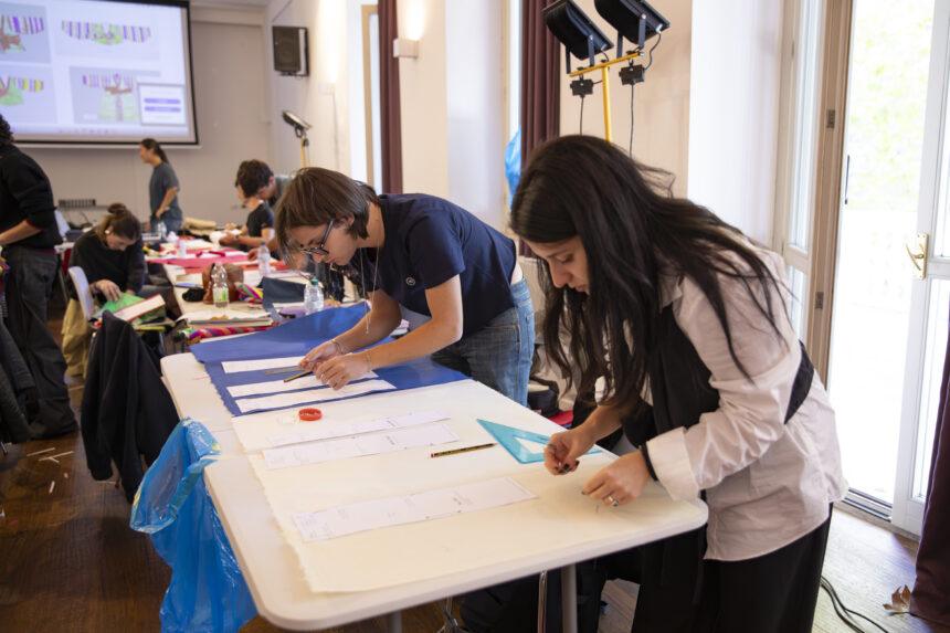 Gli studenti sperimentano l'Hanji, la carta tradizionale coreana - Per gentile concessione dell'l'Istituto Culturale Coreano