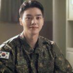 Song Kang frame tratto da un video promozionale per il Defense Help Call, un servizio di consulenza gestito dal Ministero della Difesa Nazionale Coreano.