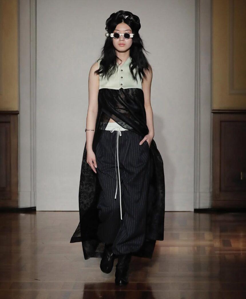 Abiti della collezione RIU & VIU A/I 2025 presentata durante la sfilata Milan Loves Seoul – Credits a Profilo Instagram RIU & VIU
