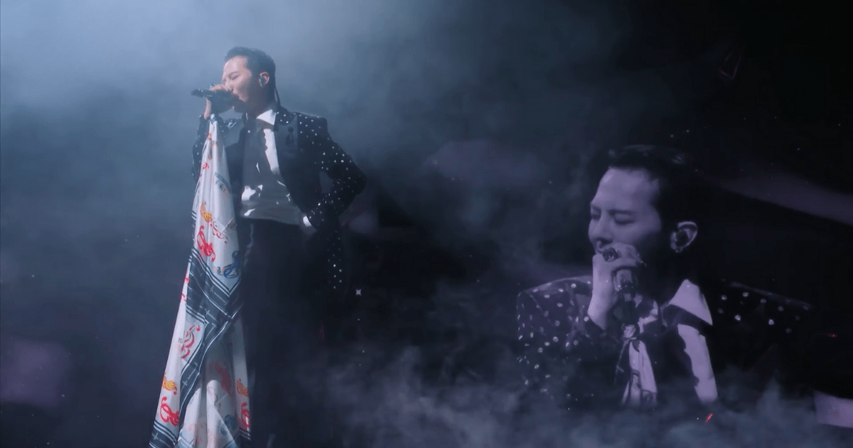 G-Dragon (Big Bang) sul palco dei MAMA 2025
