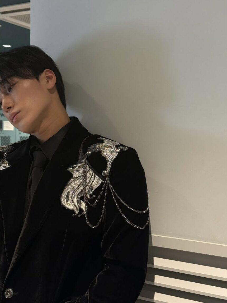 Costume indossato da San - Credits to Teal Seoul Instagram