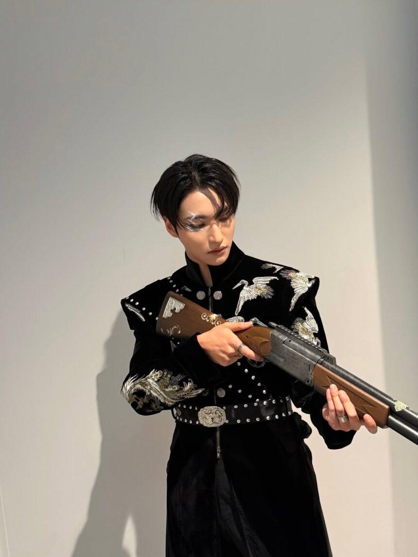 Costume indossato da Seonghwa - Credits to Teal Seoul Instagram