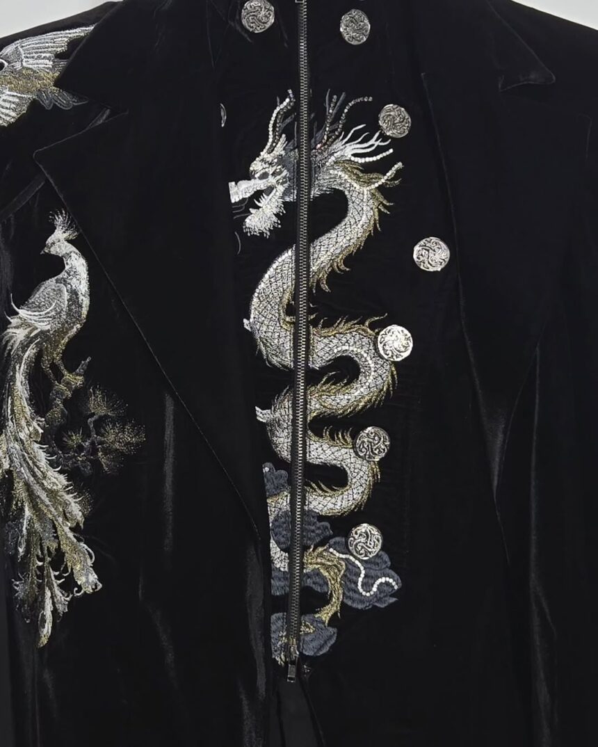 Costume indossato da Jongho - Credits to Teal Seoul Instagram
