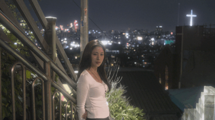 SUMMER - sullo sfondo, Seoul | La foto è di Peter Dalwoo Kim