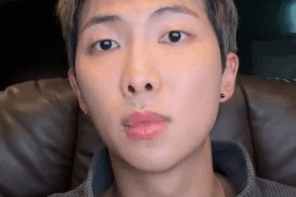 RM (BTS) durante la live Weverse di ieri 6 dicembre 2025