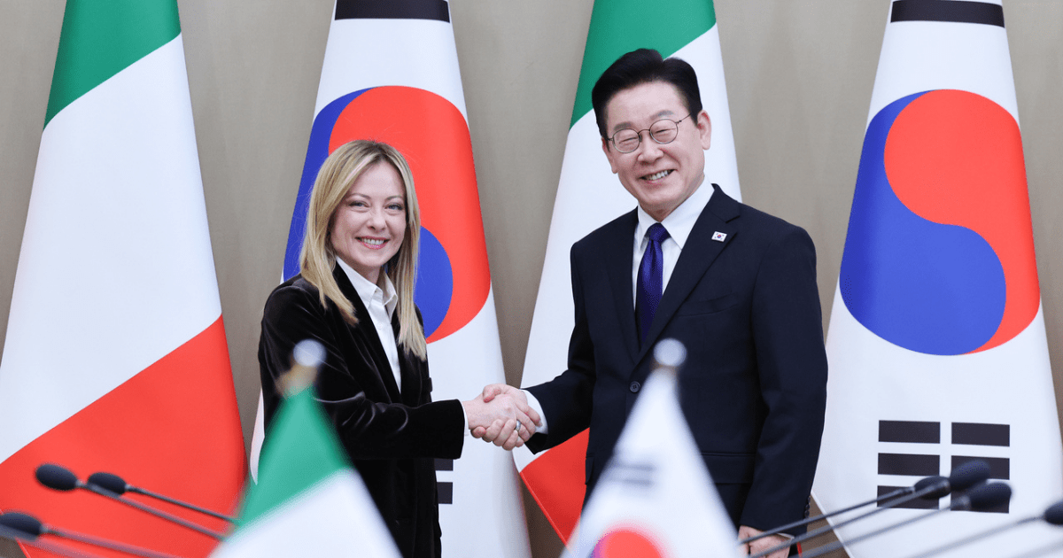 Il Presidente Lee Jae-myung con la Presidente del Consiglio Giorgia Meloni durante i colloqui per il vertice presso la Cheong Wa Dae a Seoul. (Photo The Korea Herald - Yonhap)