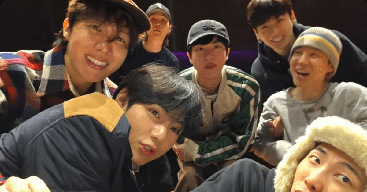 I BTS durante una live su Weverse