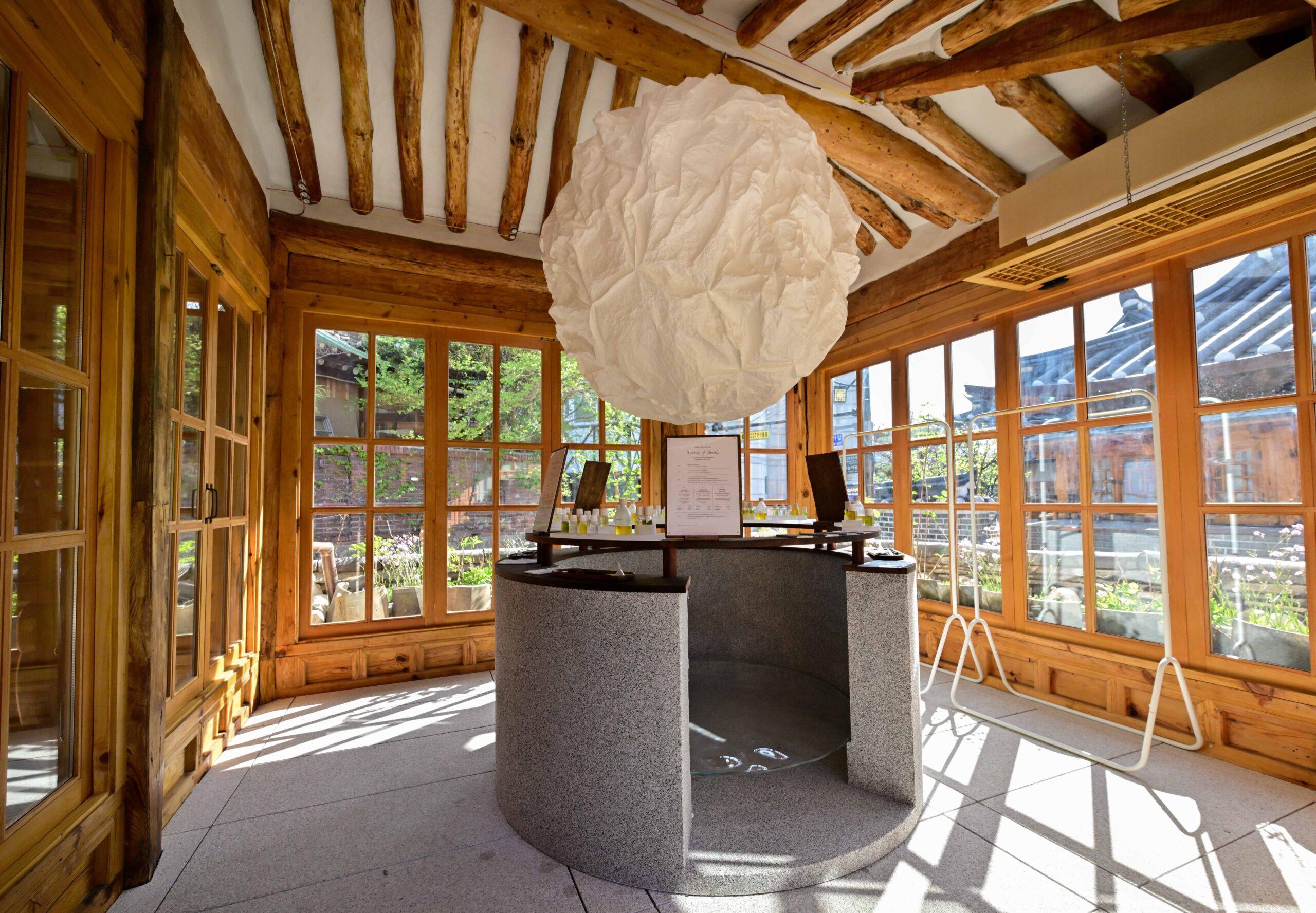 L'esterno e l'interno del nuovo flagship store di AROMATICA  a Buckchon (PHOTOKIM)