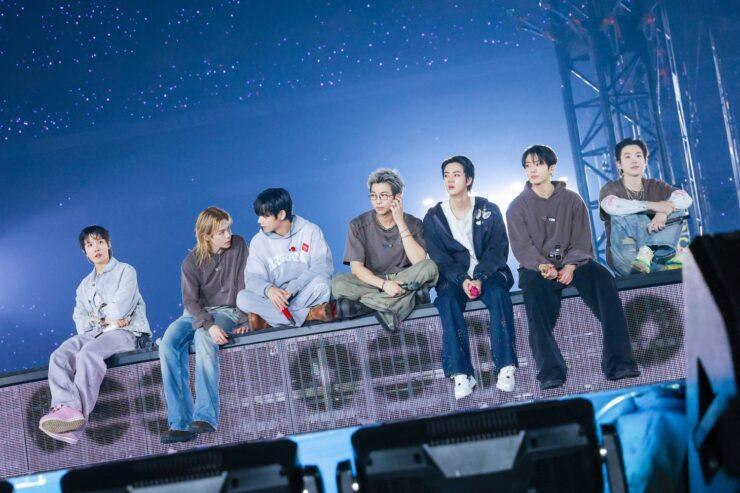 BTS al Tokyo Dome durante le date del Arirang Tour di Aprile Foto di BigHit