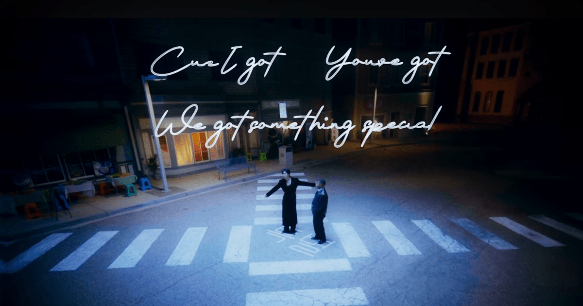 Uno screen del lyric video di Something Special
