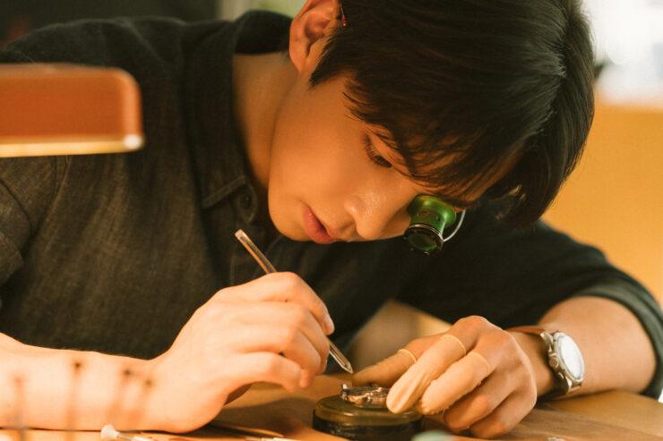 Joo Jong-hyuk in un fermo immagine di The Table: Day and Night, film d'apertura del festival. (Foto: Courtesy of BIFF 2026 Press Kit)