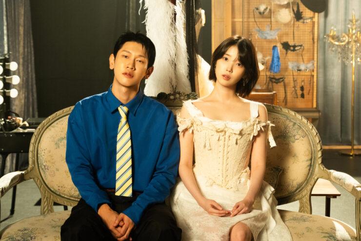 Crush e IU nel MV di Seesaw.